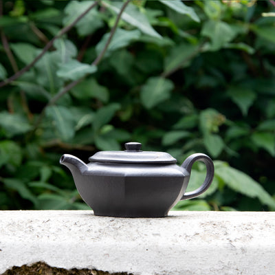 "Ban Ri Xian" Black Clay Yixing Teapot