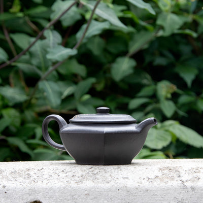 "Ban Ri Xian" Black Clay Yixing Teapot