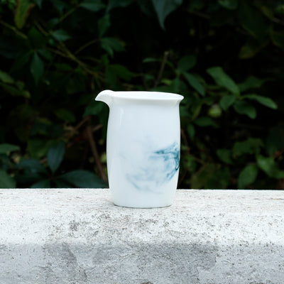 Porcelain Gong Dao Bei with Swirling Clouds