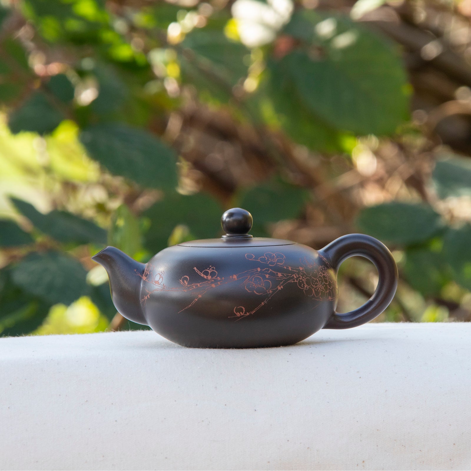 Chinese offers Tea Pot