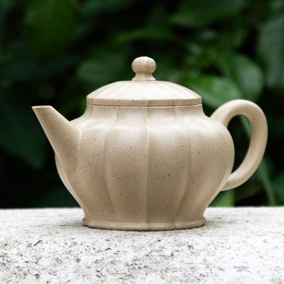 "Vien Pattern Shui Ping" Yixing Teapot 250ML