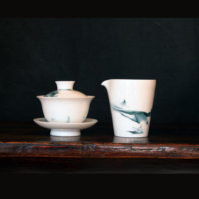 Hand-made Porcelain Gaiwan with swirling clouds