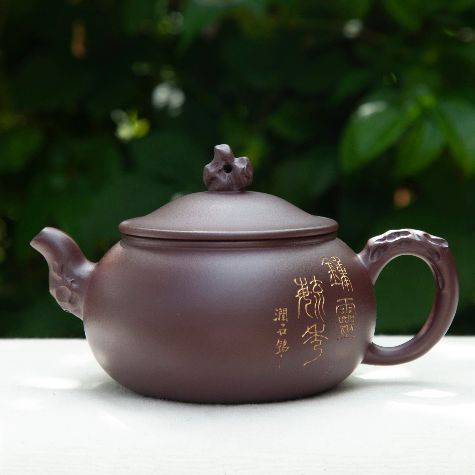https://the-chinese-tea-company.com/cdn/shop/files/TaiHuShi1_2000x.jpg?v=1692650475
