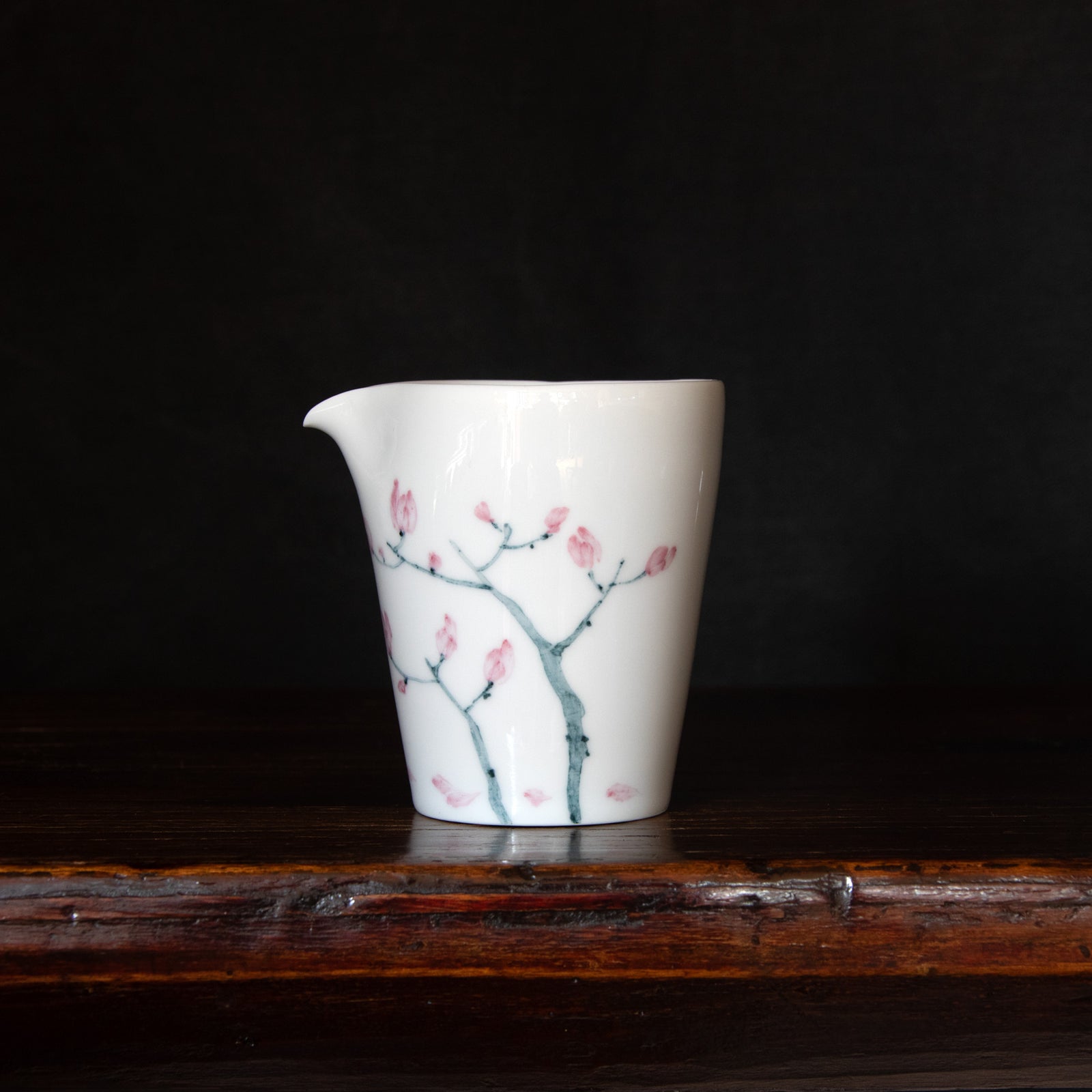 Hand-made Porcelain Gong Dao Bei with Magnolia