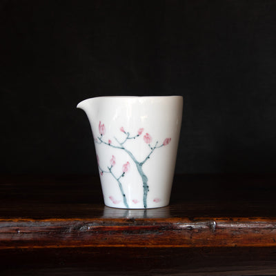 Hand-made Porcelain Gong Dao Bei with Magnolia