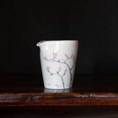 Hand-made Porcelain Gong Dao Bei with Magnolia