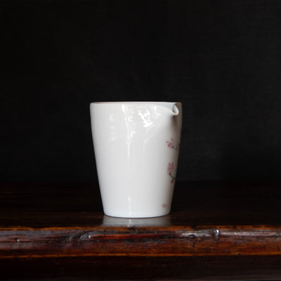 Hand-made Porcelain Gong Dao Bei with Magnolia